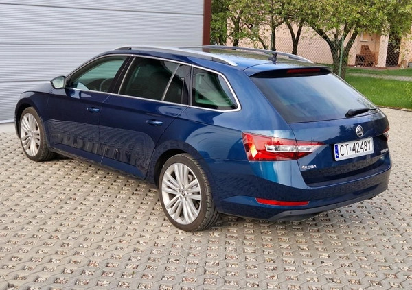 Skoda Superb cena 89900 przebieg: 79800, rok produkcji 2018 z Toruń małe 497